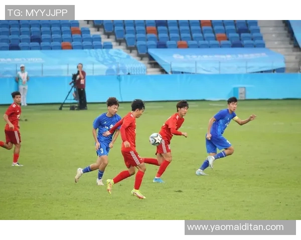 巴拉圭与澳洲U18青年队激战正酣谁能在友谊赛中胜出